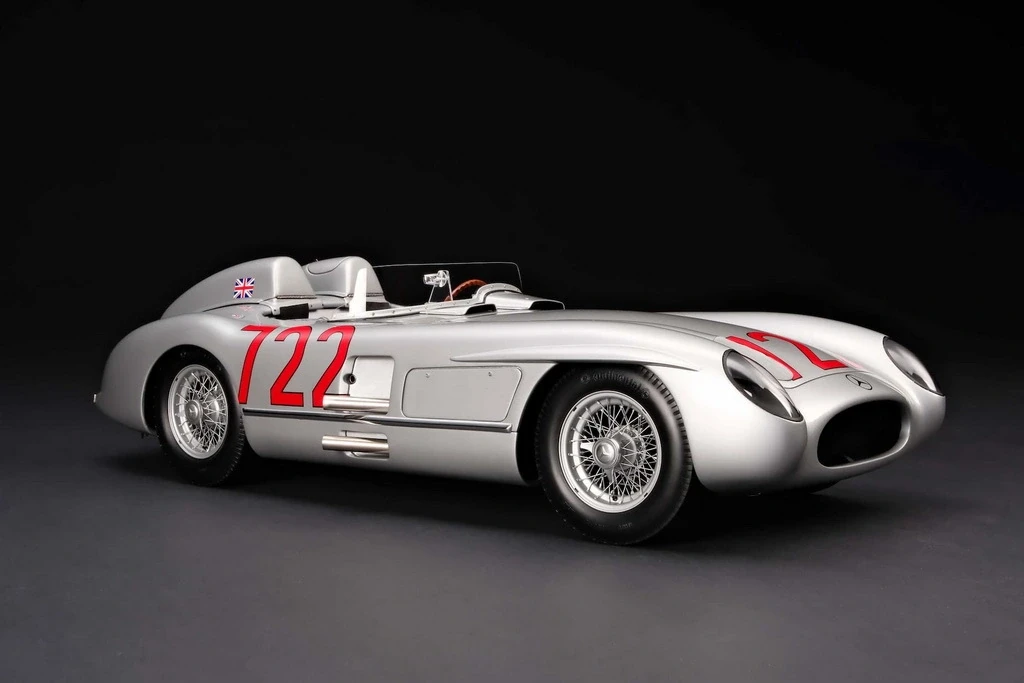 Amalgam представила копію культового Mercedes-Benz 300 SLR «722» у масштабі 1:8