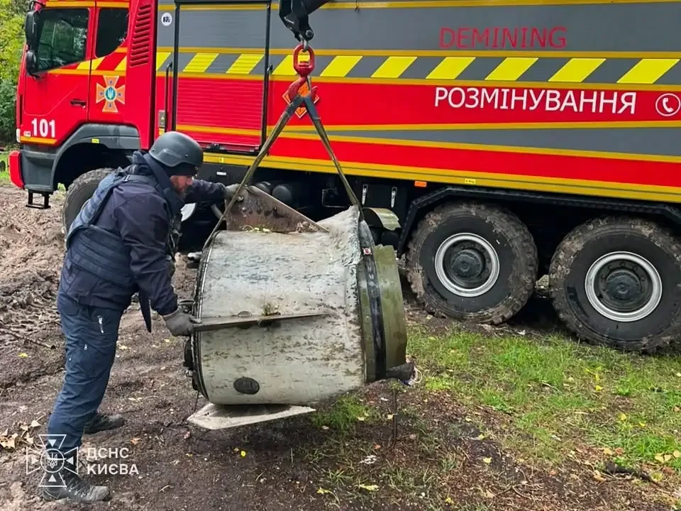 У Києві задіяли піротехнічний автомобіль ПМ-В для вилучення уламків «Іскандер-М»
