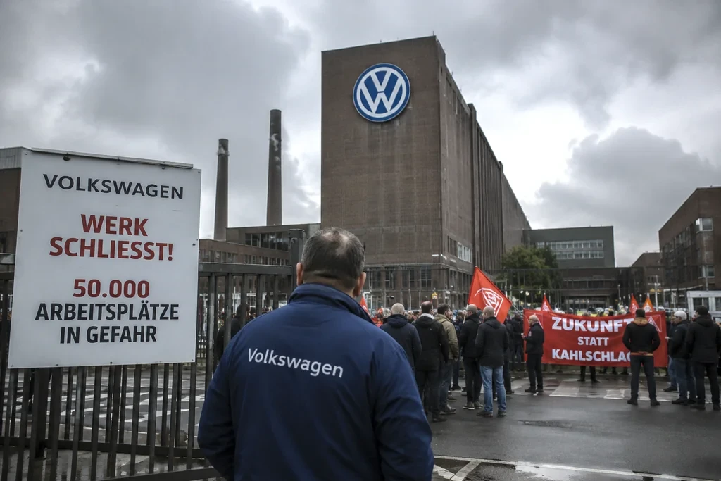 Это катастрофа: Volkswagen закроет 4 завода и лишит работы 50 тысяч немцев