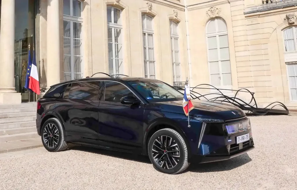 Дні Європейської Спадщини: DS N°7 Elysee та Ds 21 Pallas генерала Де Ґолля – разом на головному дворі Єлісейського Палацу